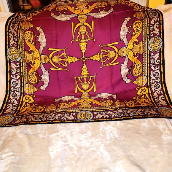 Christian Dior Vintage 100% Silk Elegant Purple and Gold Scarf/Bandana - Picture 2 of 6